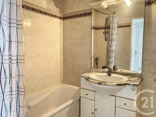 Appartement F3 à louer - 3 pièces - 65 m2 - GRASSE - 06 - PROVENCE-ALPES-COTE-D-AZUR Appartement F3 à louer - 3 pièces - 65 m2 - GRASSE - 06 - PROVENCE-ALPES-COTE-D-AZUR