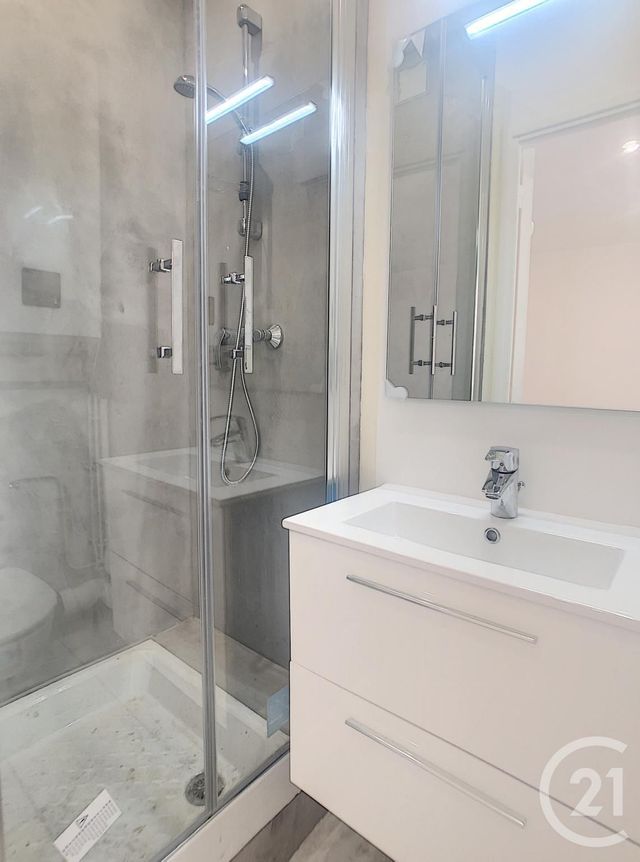 Afficher la photo en grand Appartement à louer - 3 pièces - 41,82 m2 - GRASSE - 06 - PROVENCE-ALPES-COTE-D-AZUR