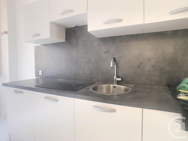 Afficher la photo en grand Appartement à louer - 3 pièces - 41,82 m2 - GRASSE - 06 - PROVENCE-ALPES-COTE-D-AZUR