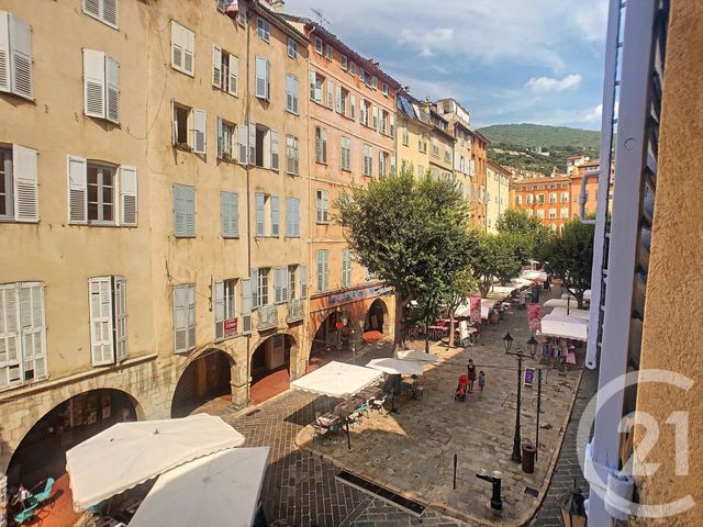Afficher la photo en grand Appartement à louer - 3 pièces - 41,82 m2 - GRASSE - 06 - PROVENCE-ALPES-COTE-D-AZUR