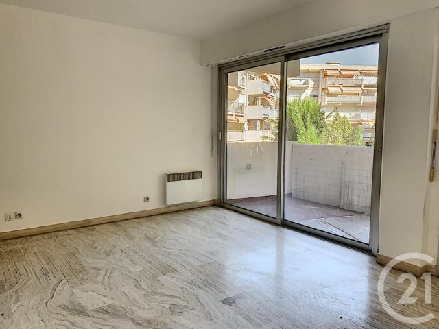 Afficher la photo en grand Appartement F2 à vendre - 2 pièces - 44,41 m2 - GRASSE - 06 - PROVENCE-ALPES-COTE-D-AZUR