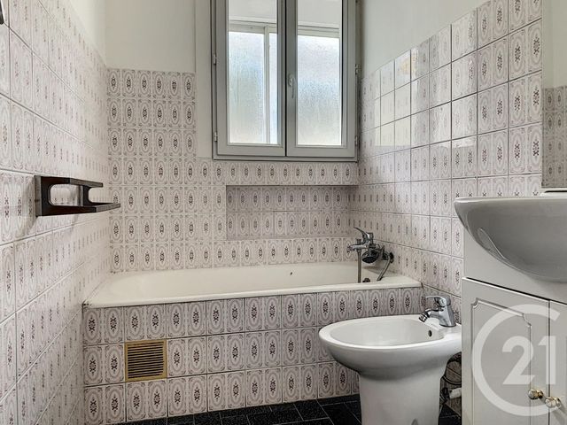 Afficher la photo en grand Appartement F4 à louer - 4 pièces - 78,42 m2 - GRASSE - 06 - PROVENCE-ALPES-COTE-D-AZUR
