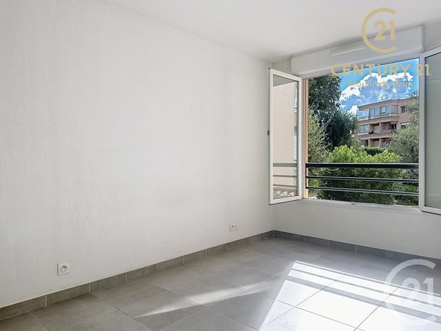 Afficher la photo en grand Appartement F3 à vendre - 3 pièces - 60,38 m2 - Grasse - 06 - PROVENCE-ALPES-COTE-D-AZUR