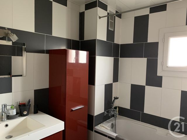 Appartement F4 &agrave; louer - 4 pi&egrave;ces - 78,01 m2 - Grasse - 06 - PROVENCE-ALPES-COTE-D-AZUR