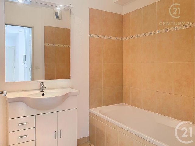 Appartement F3 &agrave; louer - 3 pi&egrave;ces - 64,35 m2 - Grasse - 06 - PROVENCE-ALPES-COTE-D-AZUR