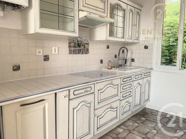 Appartement F3 &agrave; louer - 3 pi&egrave;ces - 50 m2 - Grasse - 06 - PROVENCE-ALPES-COTE-D-AZUR