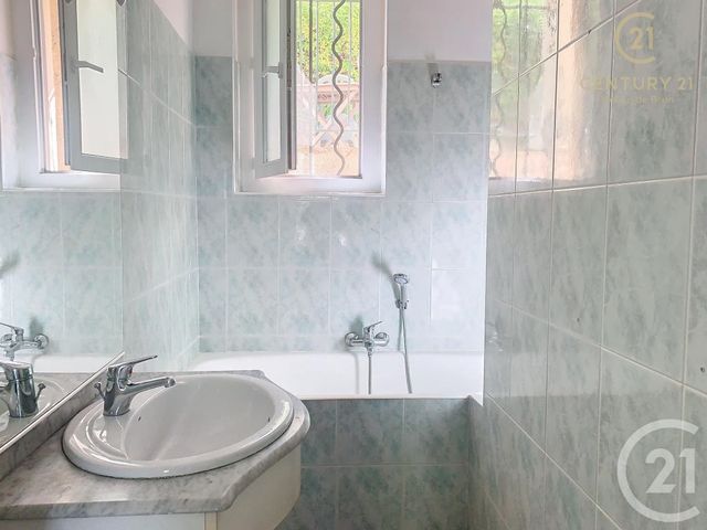 Appartement F3 &agrave; louer - 3 pi&egrave;ces - 56,42 m2 - Grasse - 06 - PROVENCE-ALPES-COTE-D-AZUR