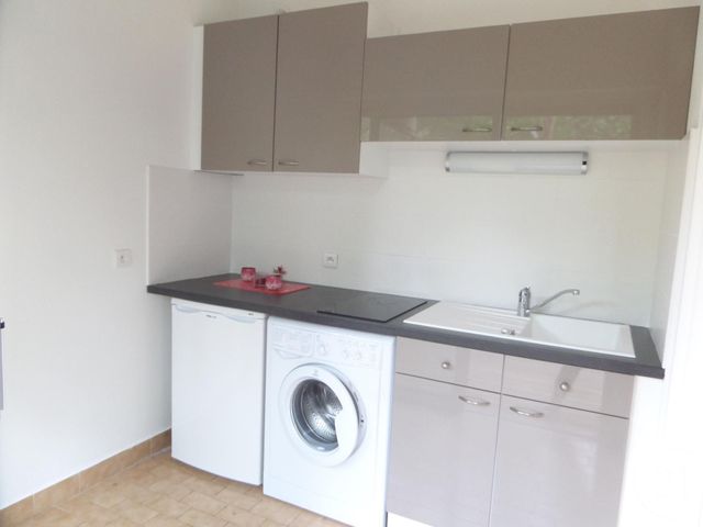 Appartement F1 &agrave; louer - 1 pi&egrave;ce - 27,52 m2 - Grasse - 06 - PROVENCE-ALPES-COTE-D-AZUR