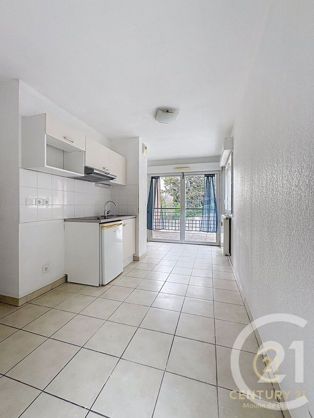 Appartement F1 &agrave; louer - 1 pi&egrave;ce - 27,50 m2 - Grasse - 06 - PROVENCE-ALPES-COTE-D-AZUR