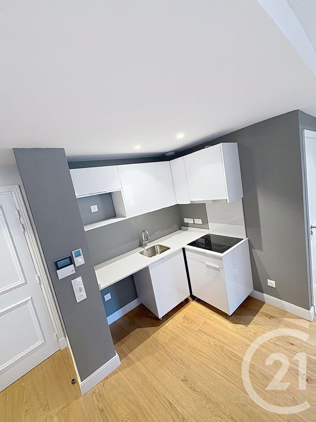 Appartement F3 &agrave; louer - 3 pi&egrave;ces - 53,40 m2 - Grasse - 06 - PROVENCE-ALPES-COTE-D-AZUR