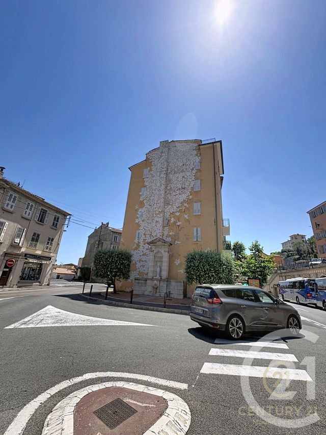 Appartement F1 &agrave; louer - 1 pi&egrave;ce - 25,51 m2 - Grasse - 06 - PROVENCE-ALPES-COTE-D-AZUR