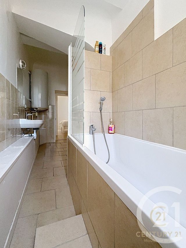 Appartement F3 &agrave; louer - 3 pi&egrave;ces - 72,42 m2 - Grasse - 06 - PROVENCE-ALPES-COTE-D-AZUR