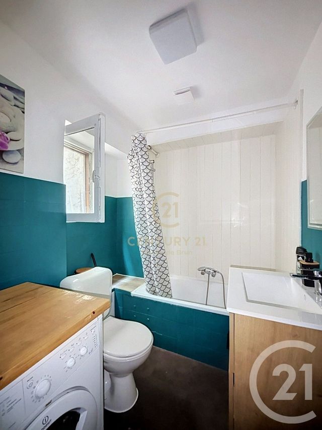 Appartement F3 &agrave; louer - 3 pi&egrave;ces - 45,75 m2 - Grasse - 06 - PROVENCE-ALPES-COTE-D-AZUR