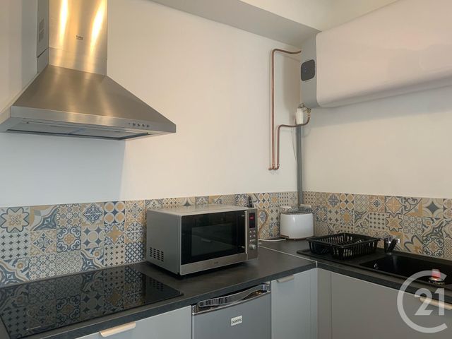 Appartement F3 &agrave; louer - 3 pi&egrave;ces - 45,75 m2 - Grasse - 06 - PROVENCE-ALPES-COTE-D-AZUR