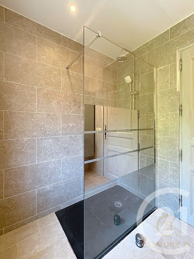 Maison &agrave; louer - 4 pi&egrave;ces - 131,27 m2 - Chateauneuf Grasse - 06 - PROVENCE-ALPES-COTE-D-AZUR