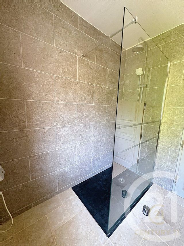 Maison &agrave; louer - 4 pi&egrave;ces - 131,27 m2 - Chateauneuf Grasse - 06 - PROVENCE-ALPES-COTE-D-AZUR
