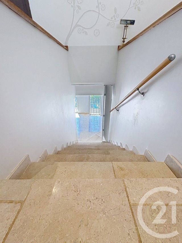 Maison &agrave; louer - 4 pi&egrave;ces - 131,27 m2 - Chateauneuf Grasse - 06 - PROVENCE-ALPES-COTE-D-AZUR