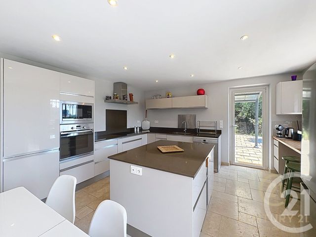 Maison &agrave; louer - 4 pi&egrave;ces - 131,27 m2 - Chateauneuf Grasse - 06 - PROVENCE-ALPES-COTE-D-AZUR