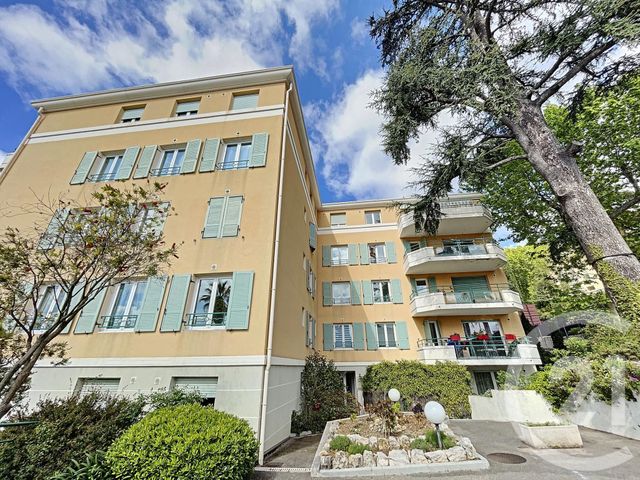 Appartement F3 &agrave; louer - 3 pi&egrave;ces - 66 m2 - Grasse - 06 - PROVENCE-ALPES-COTE-D-AZUR