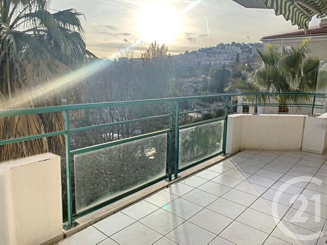 Appartement F3 &agrave; louer - 3 pi&egrave;ces - 66 m2 - Grasse - 06 - PROVENCE-ALPES-COTE-D-AZUR