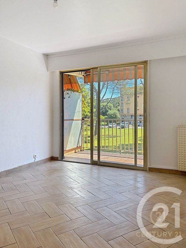 Appartement F1 &agrave; louer - 1 pi&egrave;ce - 23,65 m2 - Peymeinade - 06 - PROVENCE-ALPES-COTE-D-AZUR