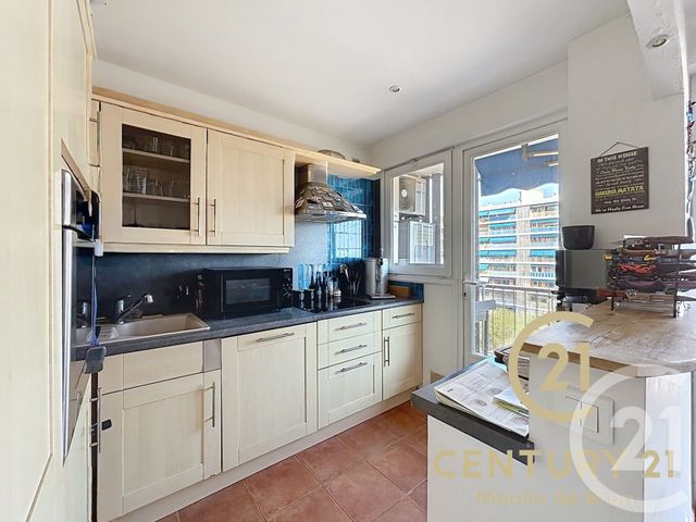Appartement F3 &agrave; louer - 3 pi&egrave;ces - 63,33 m2 - Grasse - 06 - PROVENCE-ALPES-COTE-D-AZUR
